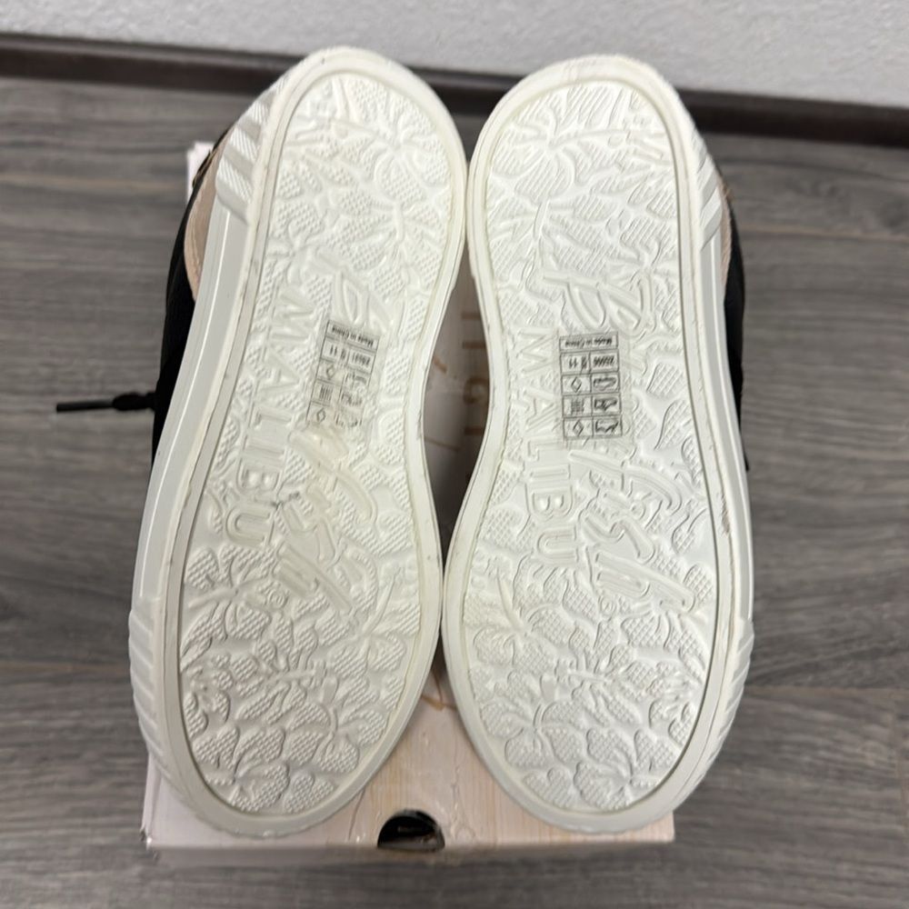 Blowfish Malibu Sneaker - Picture 4 of 6